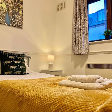 Easyrest Spalding - 4 Beds & Free Parking - Central & Modern Open Plan Apartment - Convenient Location 외부 사진