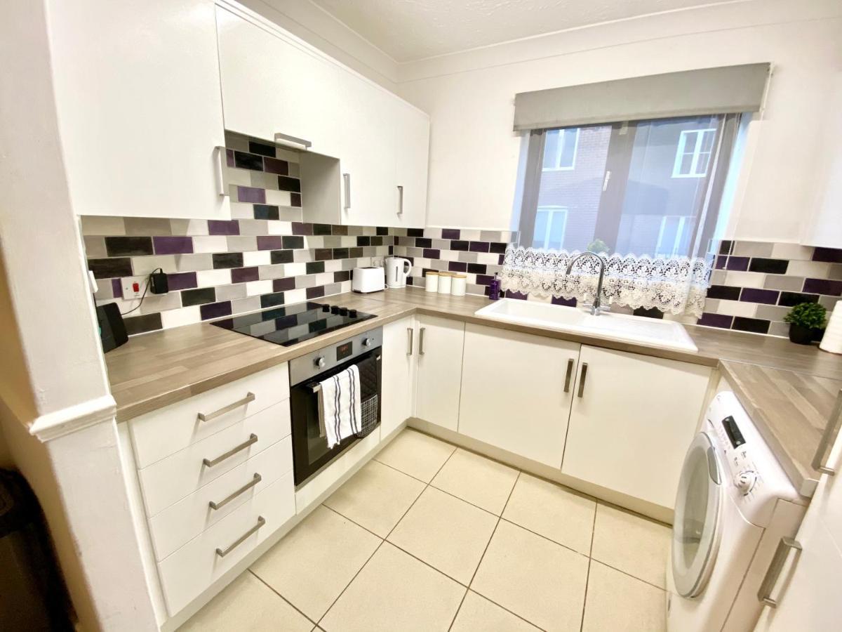 Easyrest Spalding - 4 Beds & Free Parking - Central & Modern Open Plan Apartment - Convenient Location 외부 사진