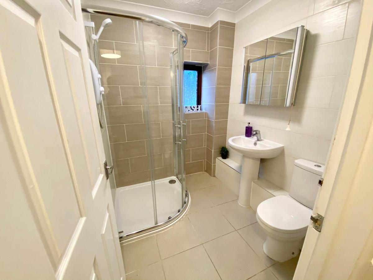 Easyrest Spalding - 4 Beds & Free Parking - Central & Modern Open Plan Apartment - Convenient Location 외부 사진