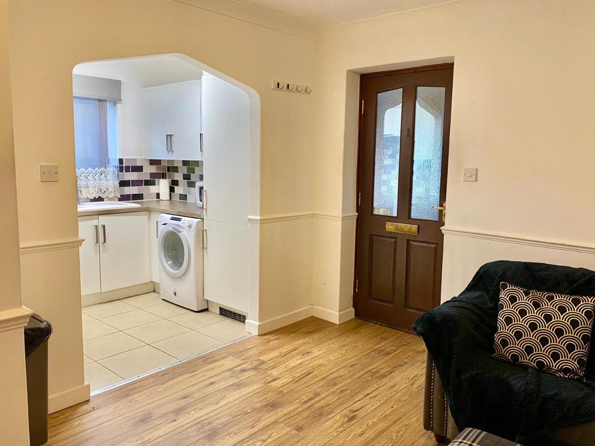Easyrest Spalding - 4 Beds & Free Parking - Central & Modern Open Plan Apartment - Convenient Location 외부 사진