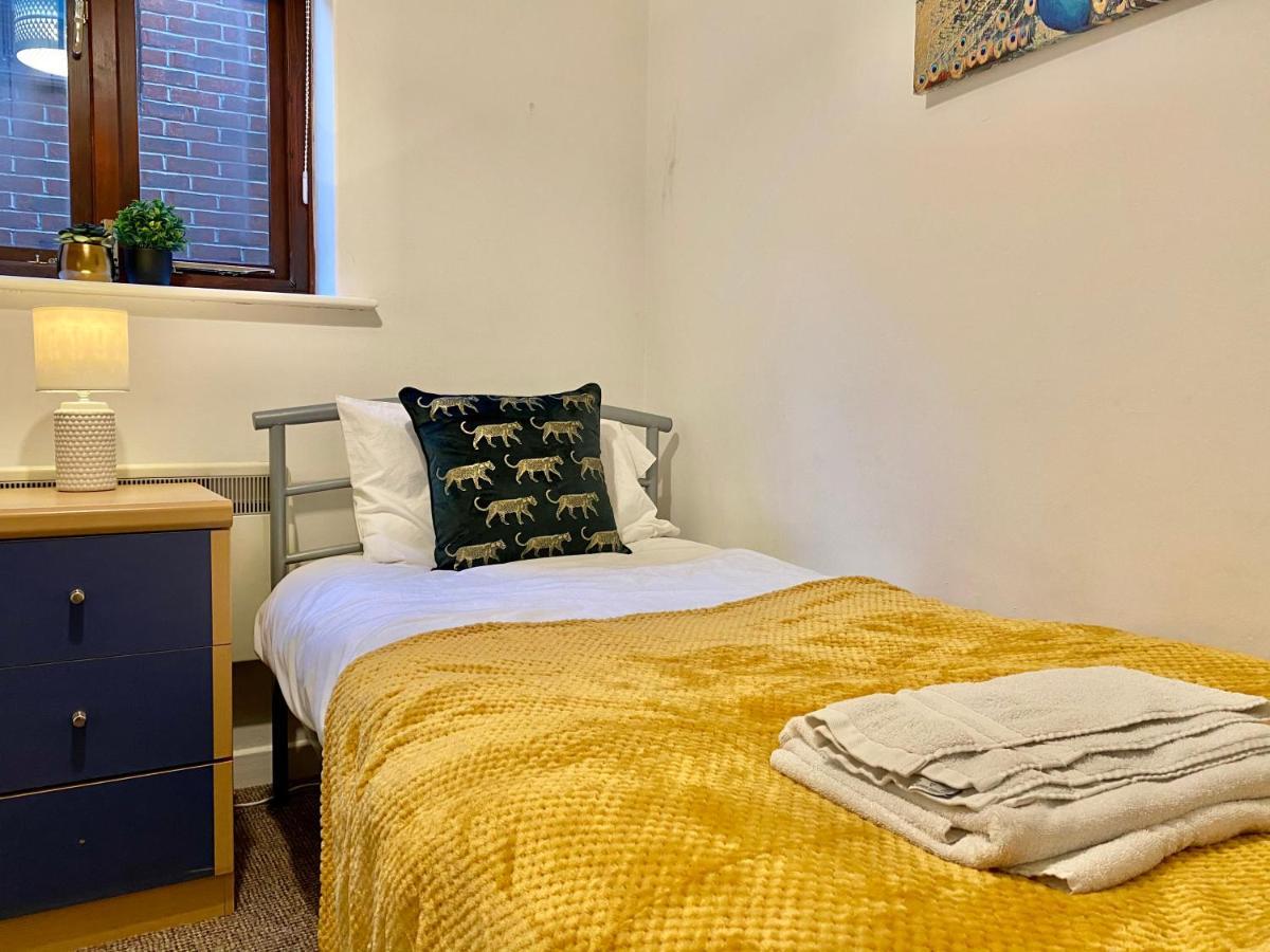 Easyrest Spalding - 4 Beds & Free Parking - Central & Modern Open Plan Apartment - Convenient Location 외부 사진